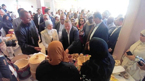 جولة-تفقدية-داخل-معرض-الحرف-البيئية-والمشغولات-اليدوية جولة-تفقدية-داخل-معرض-الحرف-البيئية-والمشغولات-اليدوية