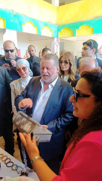 جانب-من-الجولة-داخل-معرض-الحرف-البيئية-والمشغولات-اليدوية