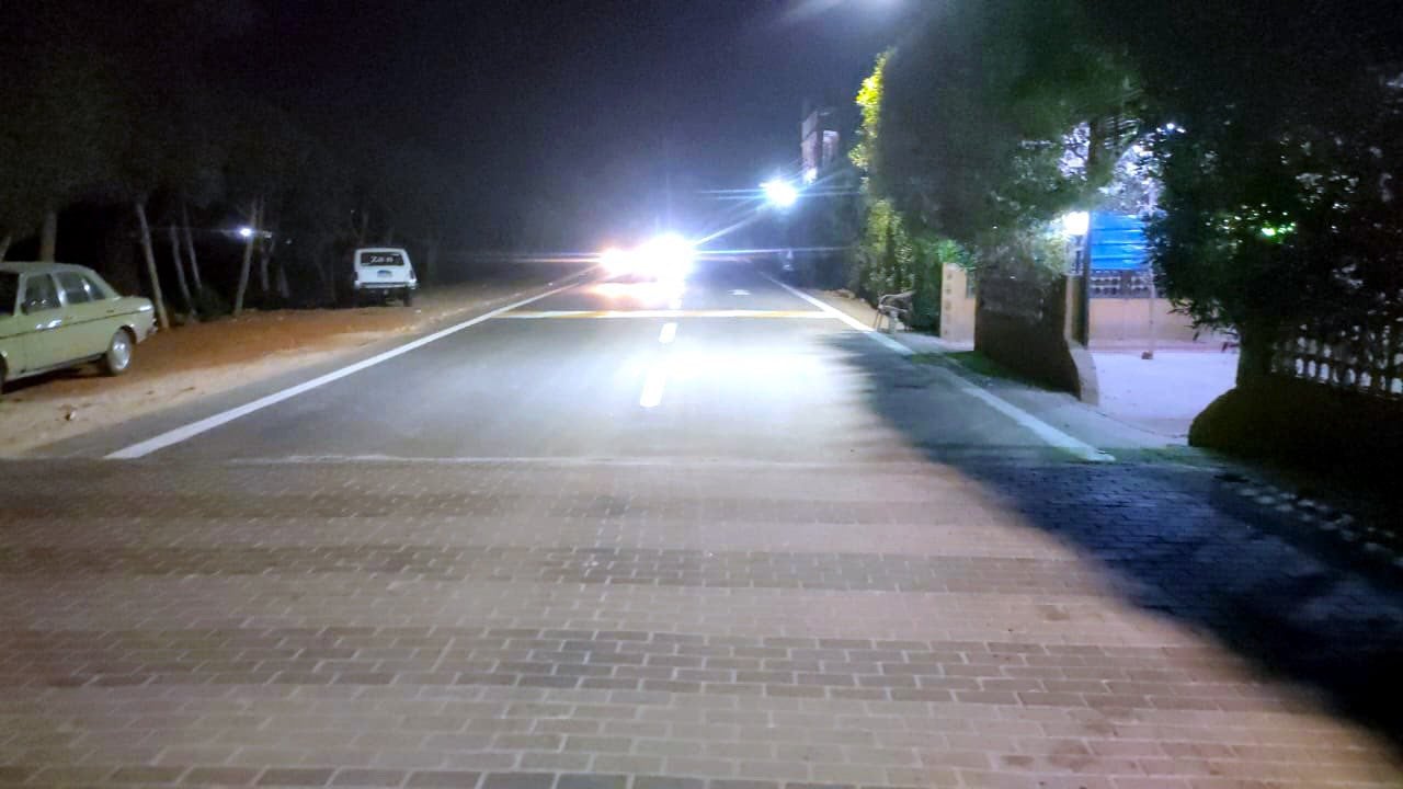 الشوراع ليلا بعد رصفها