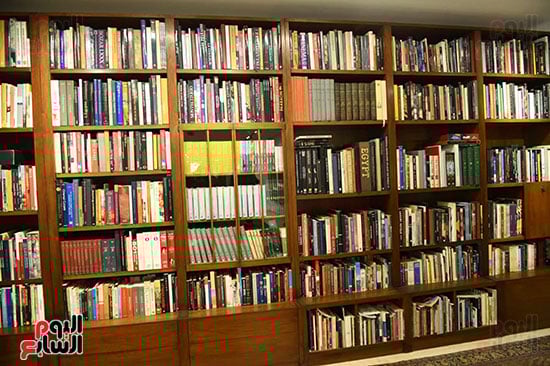 مكتبة الفنان فاروق حسني