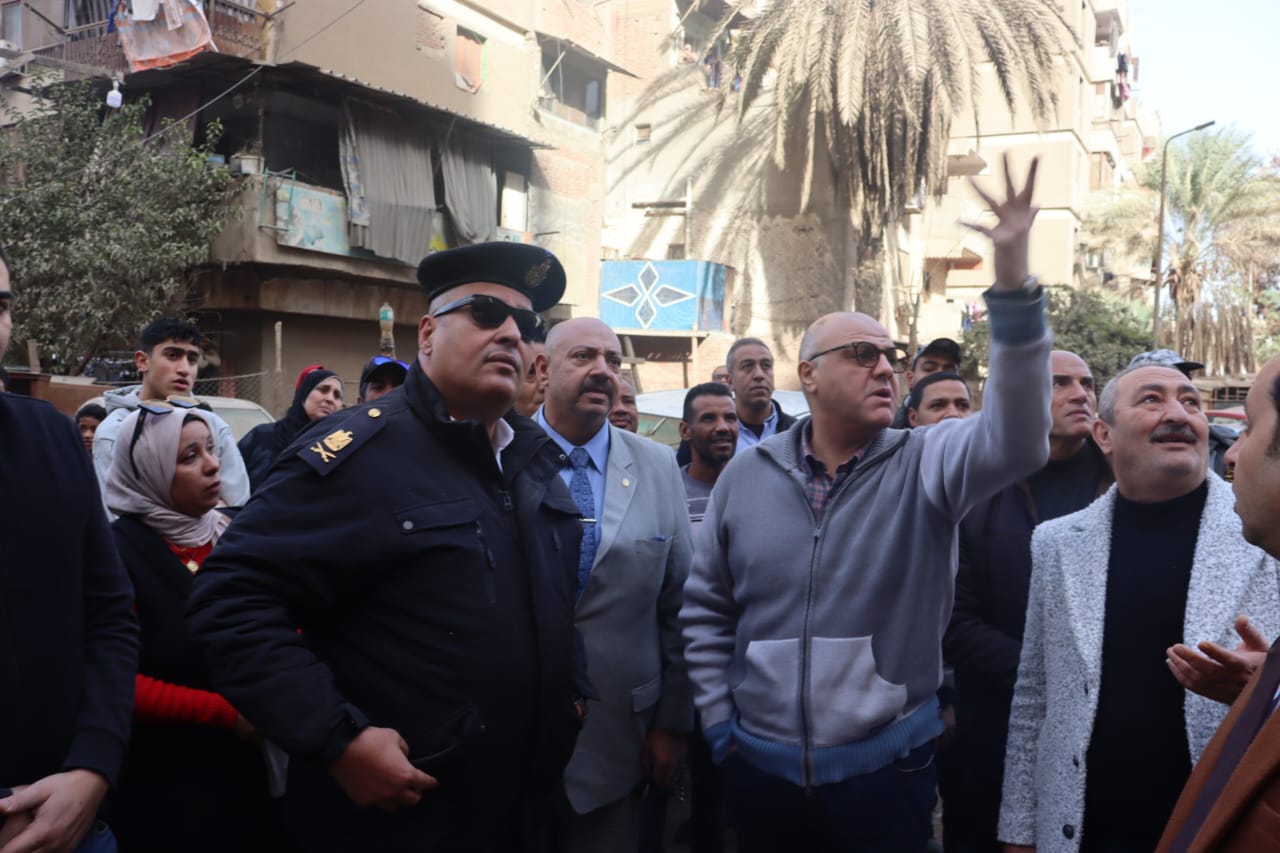 محافظ القليوبية يقود حملة مكبرة لإزالة برجين مخالفين محافظ القليوبية يقود حملة مكبرة لإزالة برجين مخالفين