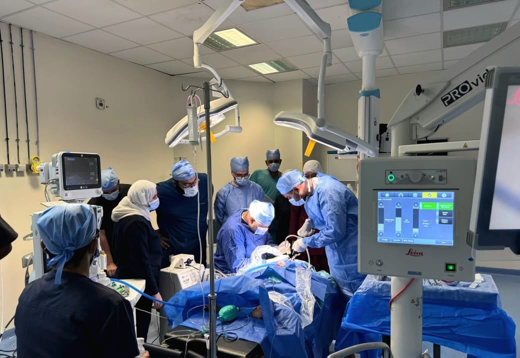 جانب من العمليات داخل مستشفى أسوان التخصصى (10)