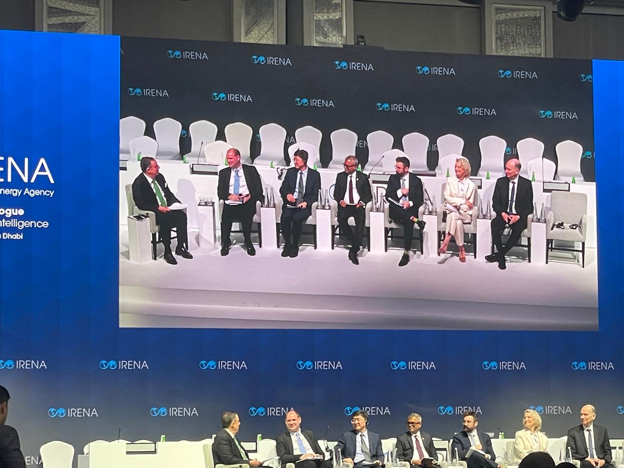 aac50c73-4e25-443d-8571-0142b853a1d4