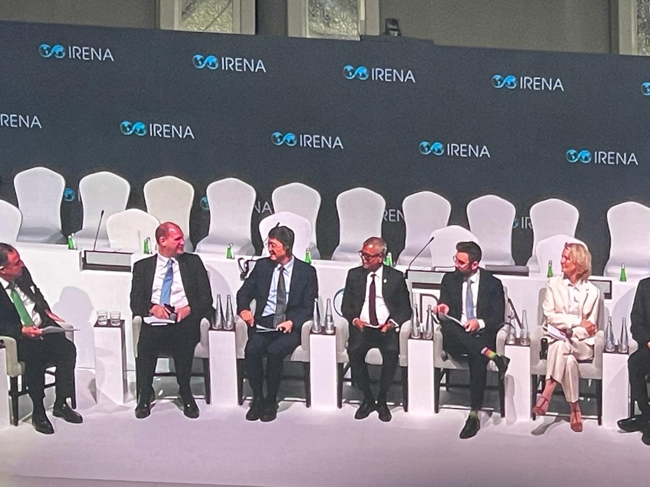 a96916d5-376b-43b2-b123-2adb8b9affe1