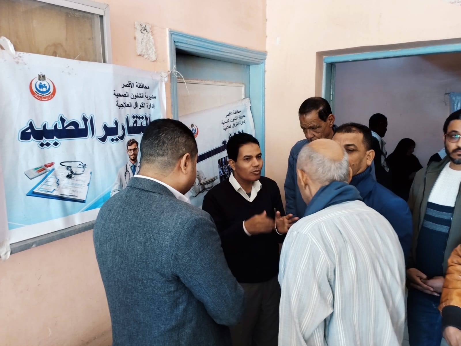 متابعة القافلة الطبية بمركز شباب الخضيرات لعلاج المواطنين