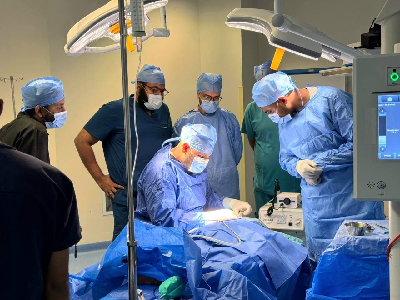 جانب من العمليات داخل مستشفى أسوان التخصصى (9)