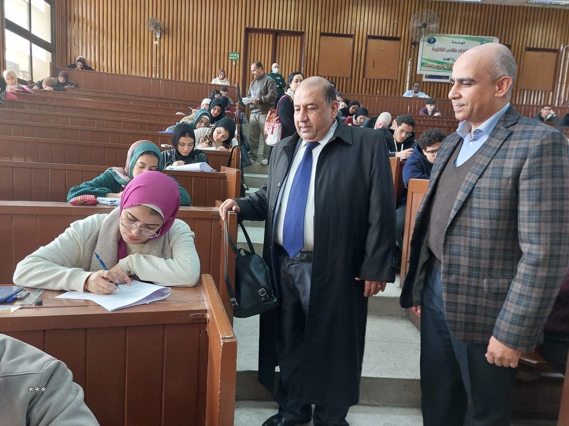 جولة الدكتور أحمد رجب على لجان الامتحانات