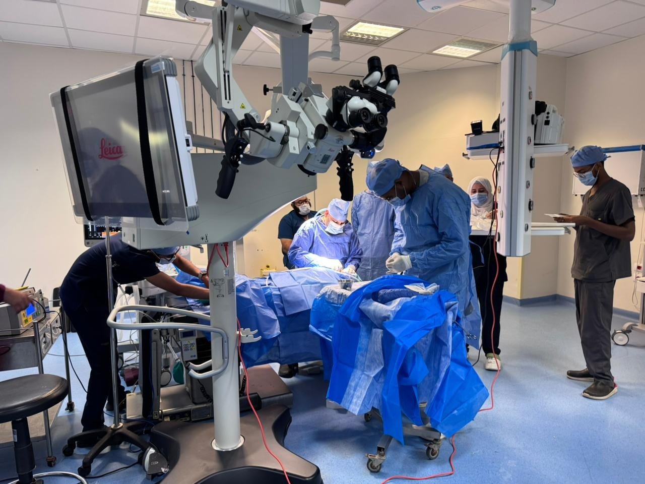 جانب من العمليات داخل مستشفى أسوان التخصصى (7)