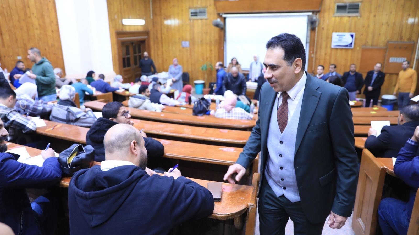 امتحانات نهاية الفصل الدراسى الأول بجامعة القاهرة