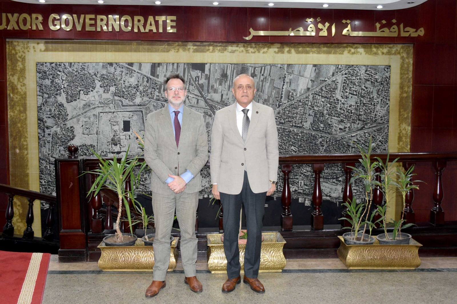 محافظ الأقصر يبحث مع السفير الكندي سبل تعزيز التعاون