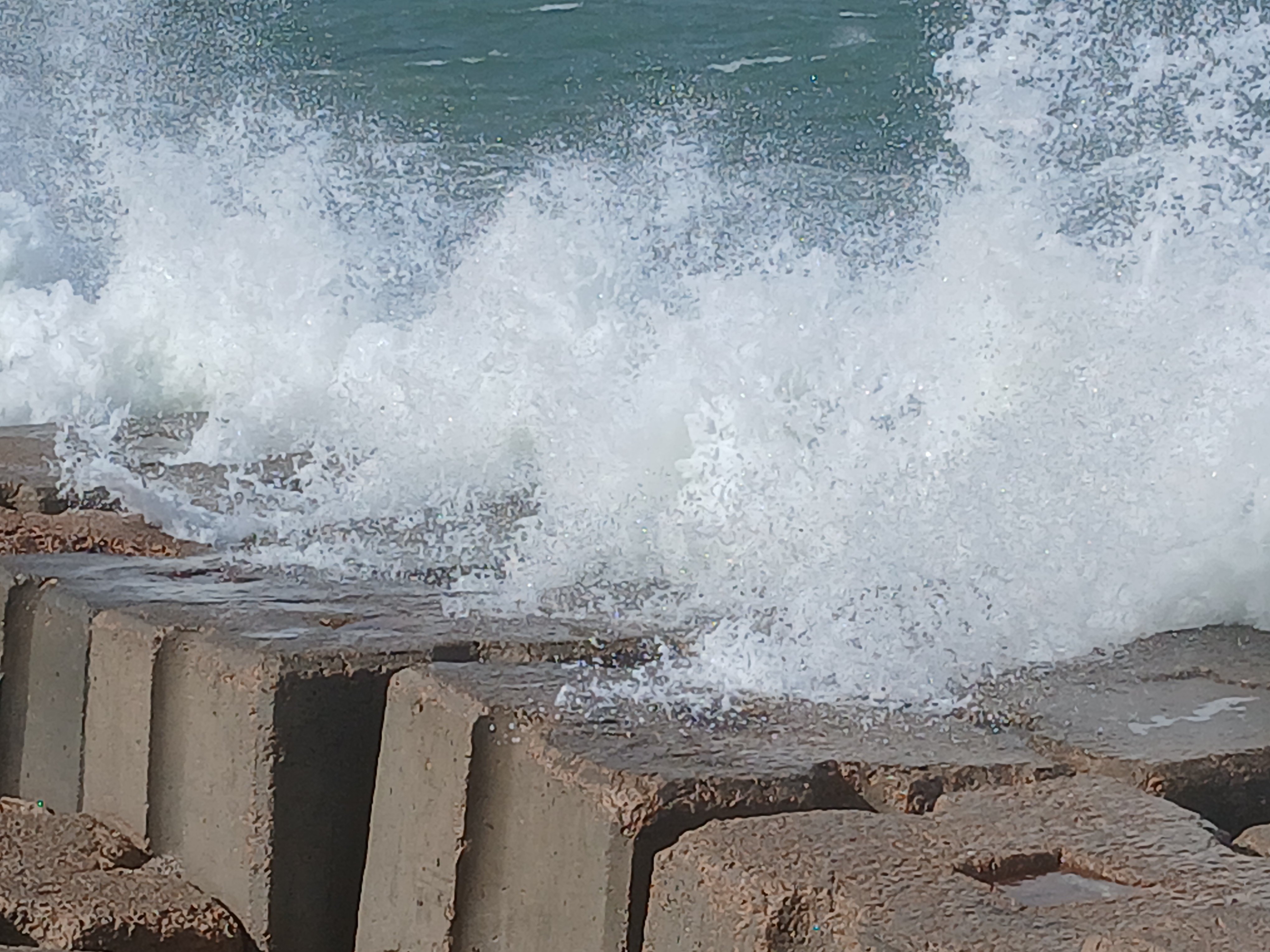 ارتفاع الأمواج في الإسكندرية