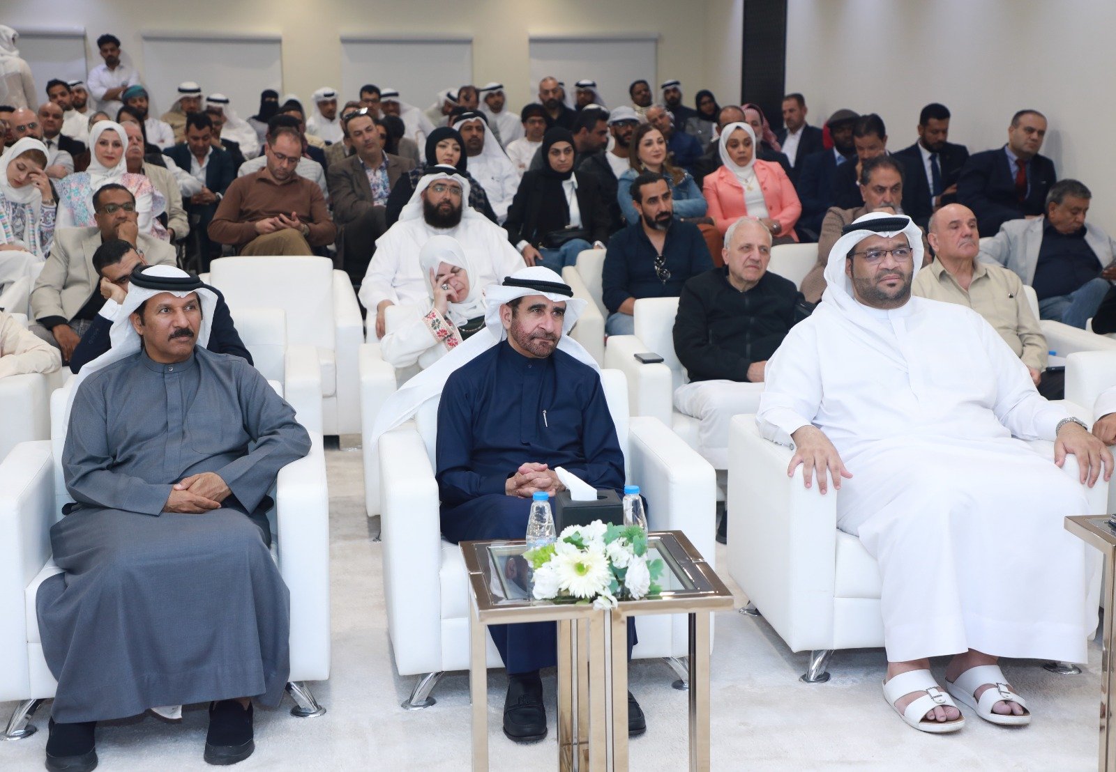 الشيخ هيثم بن صقر بن سلطان القاسمي يشهد ختام مهرجان الشعر العربى