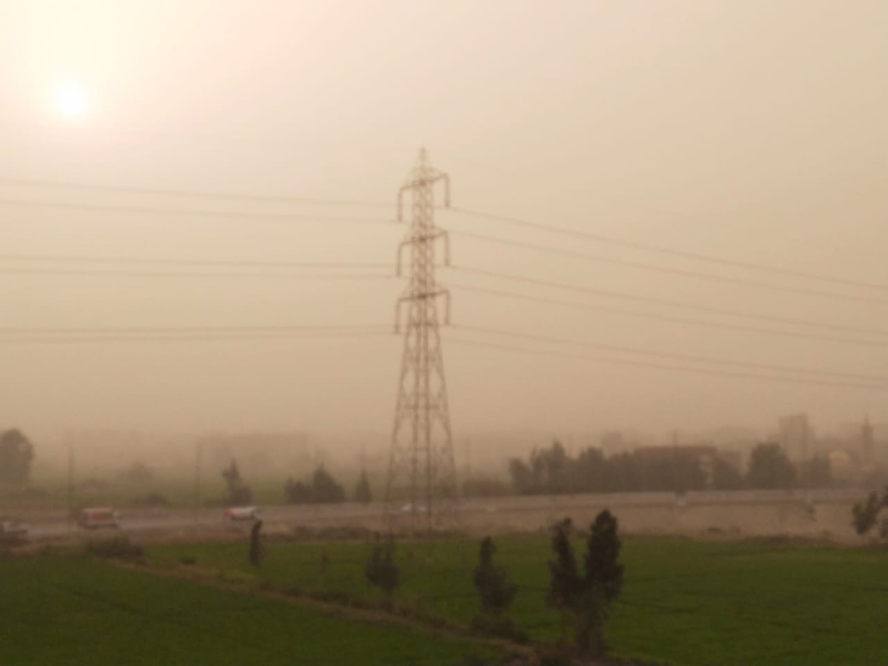 الأتربة تغيب الشمس