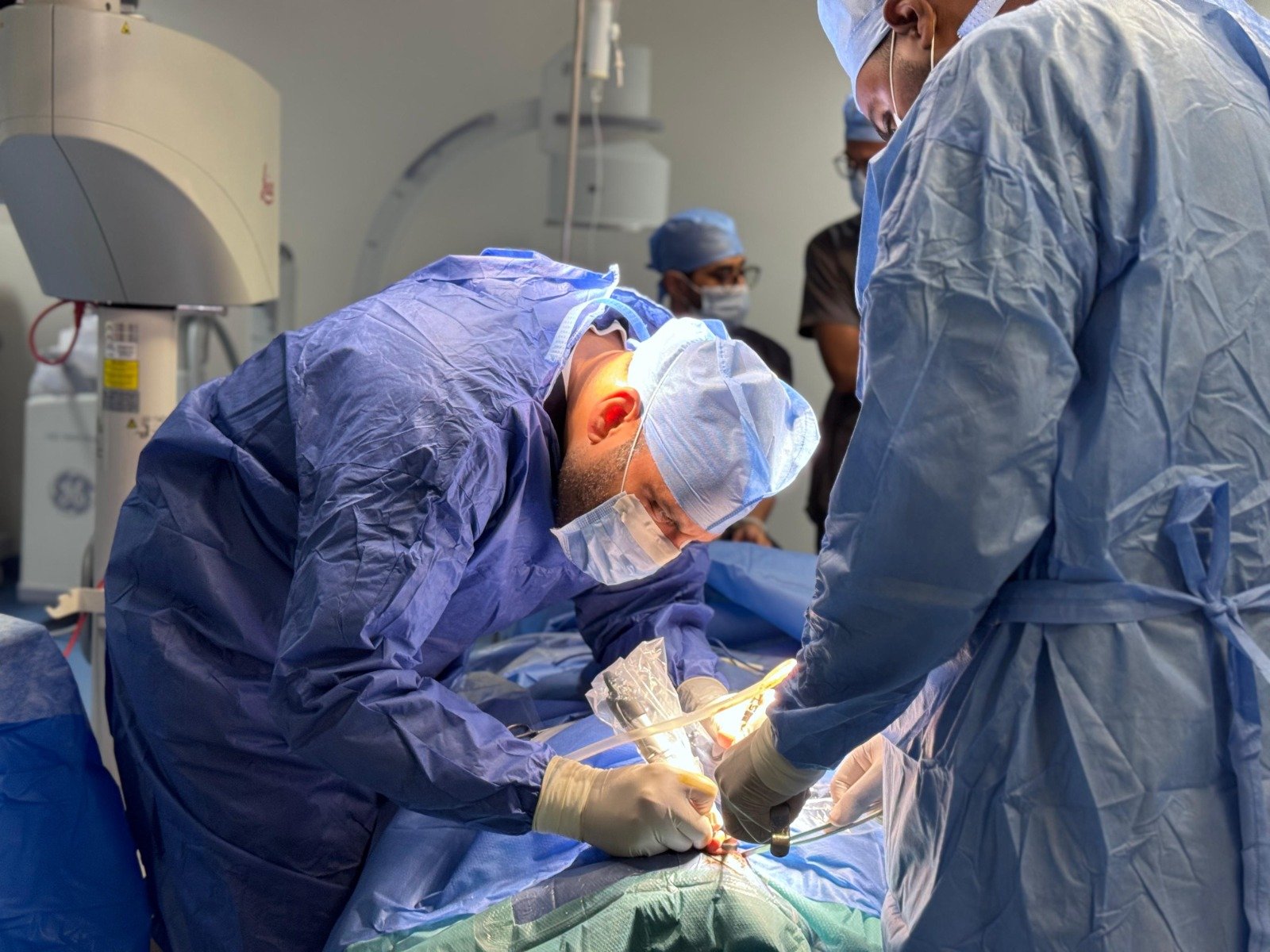 جانب من العمليات داخل مستشفى أسوان التخصصى (8)