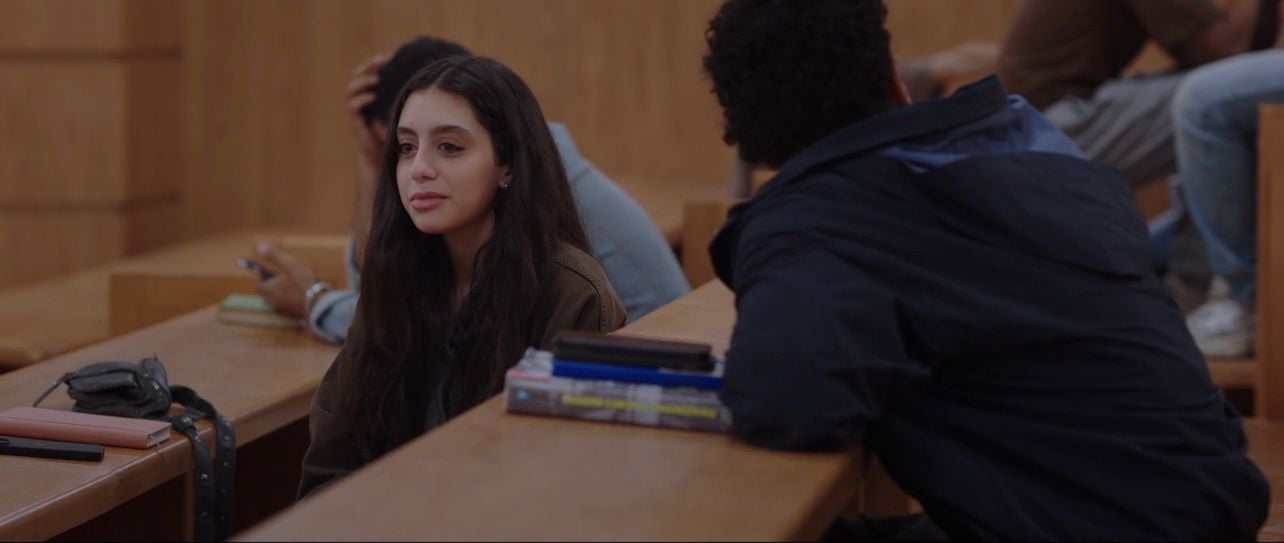 ياسمينا العبد تدخل مرحله الخطر مع اصدقائها في مسلسل ميد ترم الحلقة 27