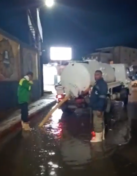 رفع مياه الامطار من الشوارع بمدينة كفر الشيخ
