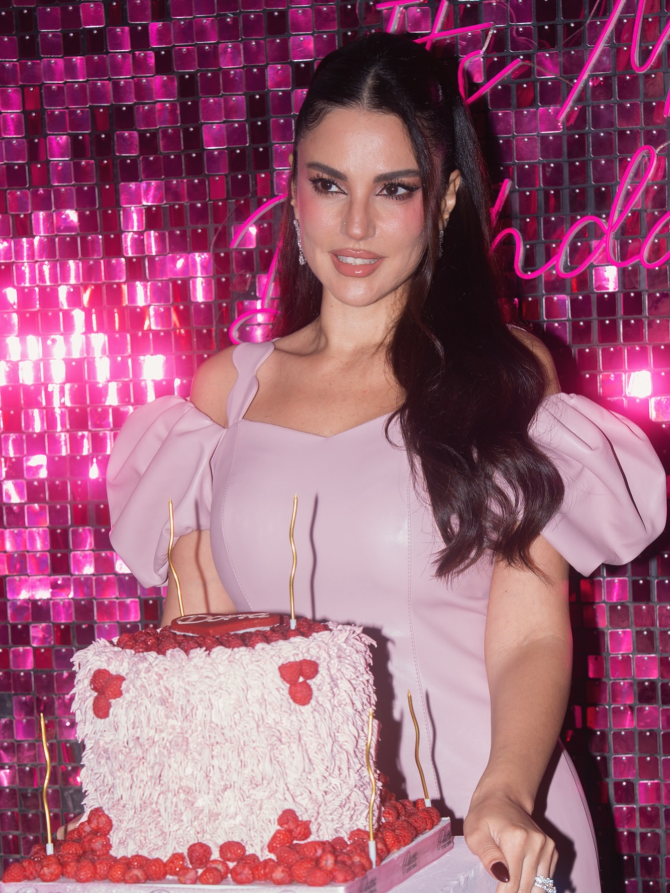 درة وتورتة عيد ميلادها