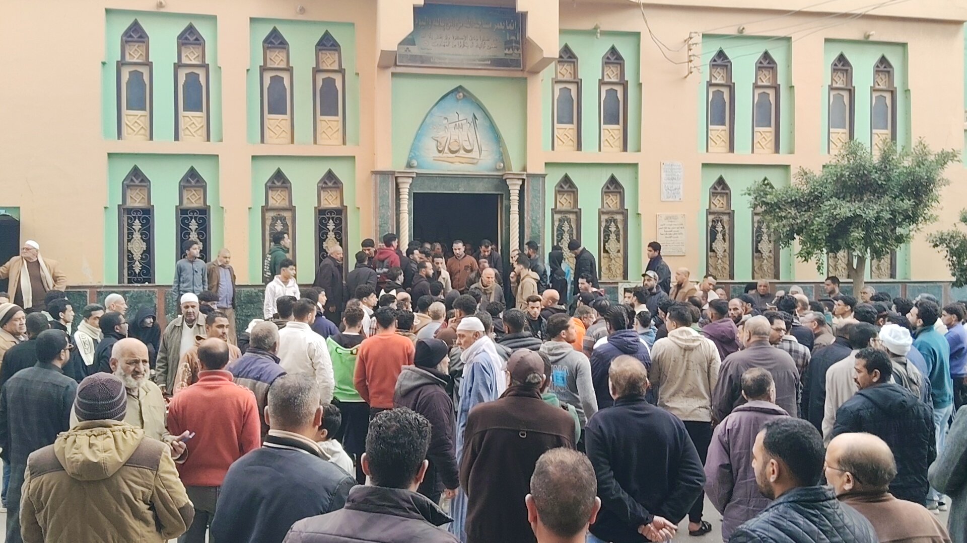 جنازة مهيبة لسيدة البحيرة 