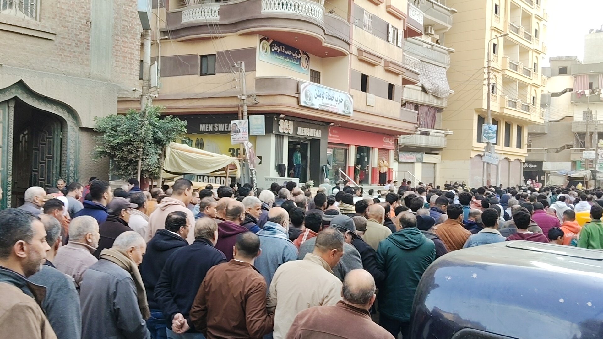 جانب من جنازة سيدة البحيرة