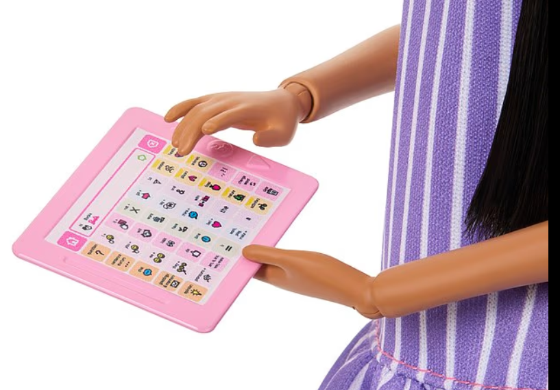 الدمية تحمل لوحة