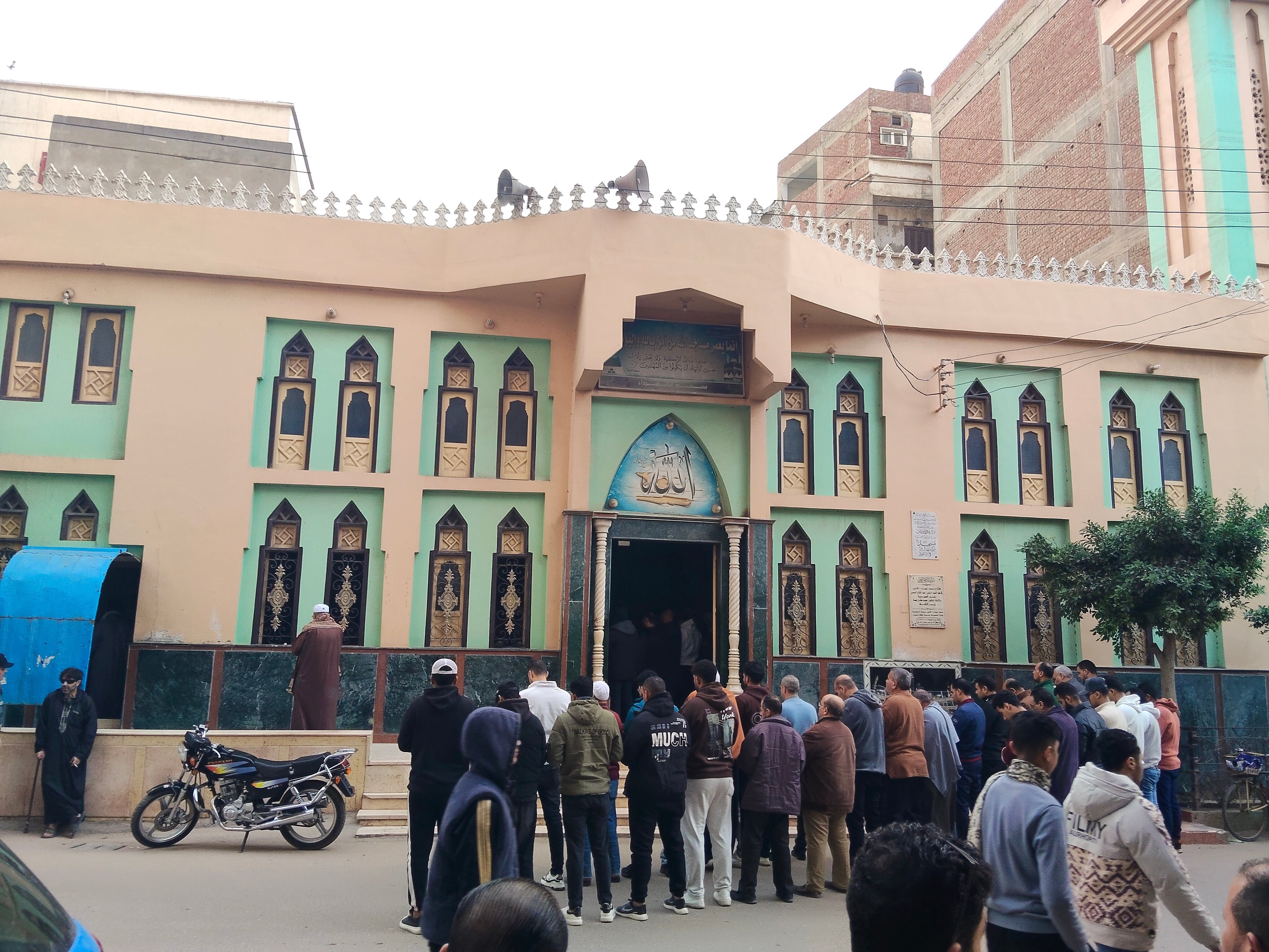 صلاة الجنازة على سيدة المحمودية