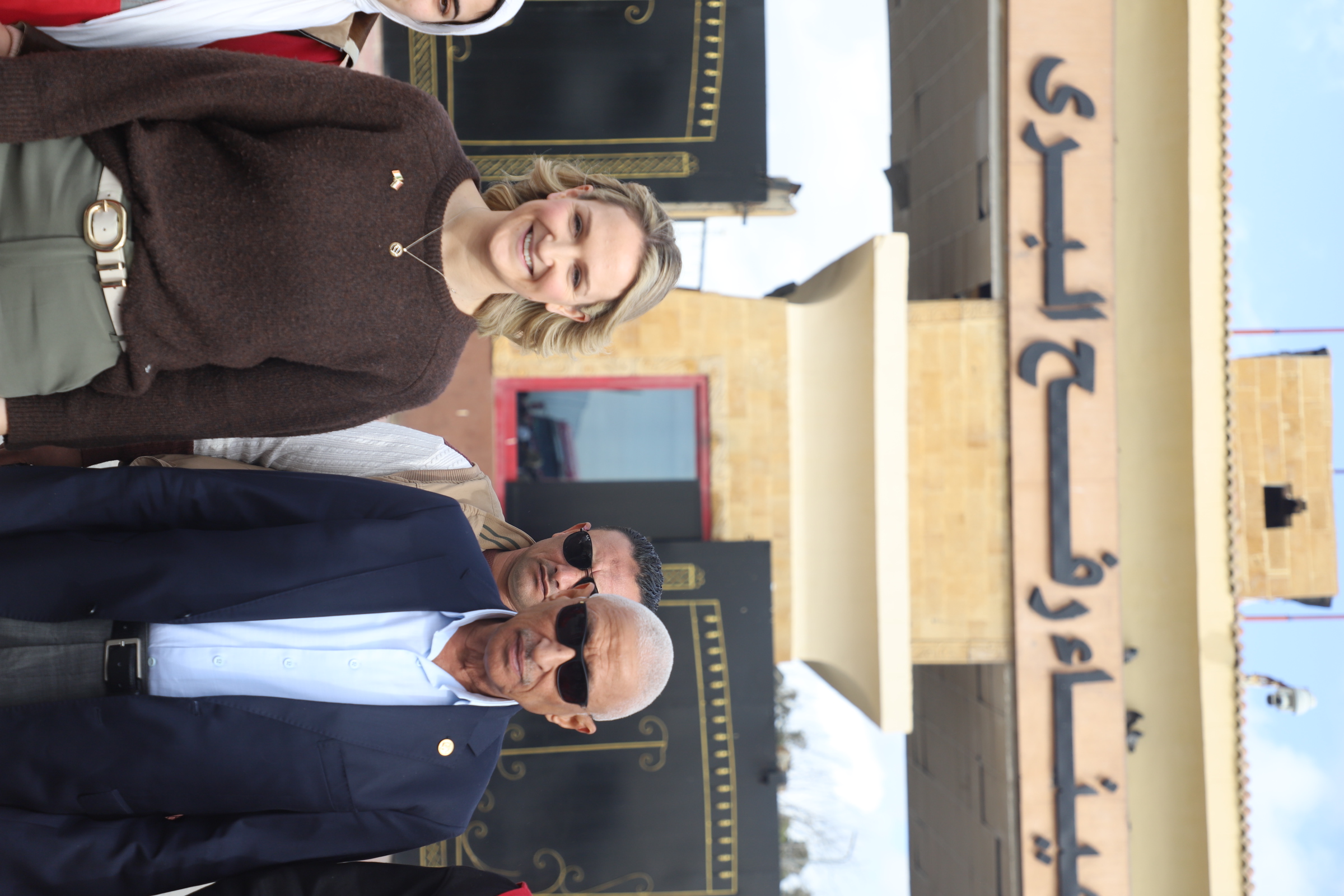 وزيرة الدفاع والخارجية الايرلندية ومحافظ شمال سيناء من أمام معبر رفح 