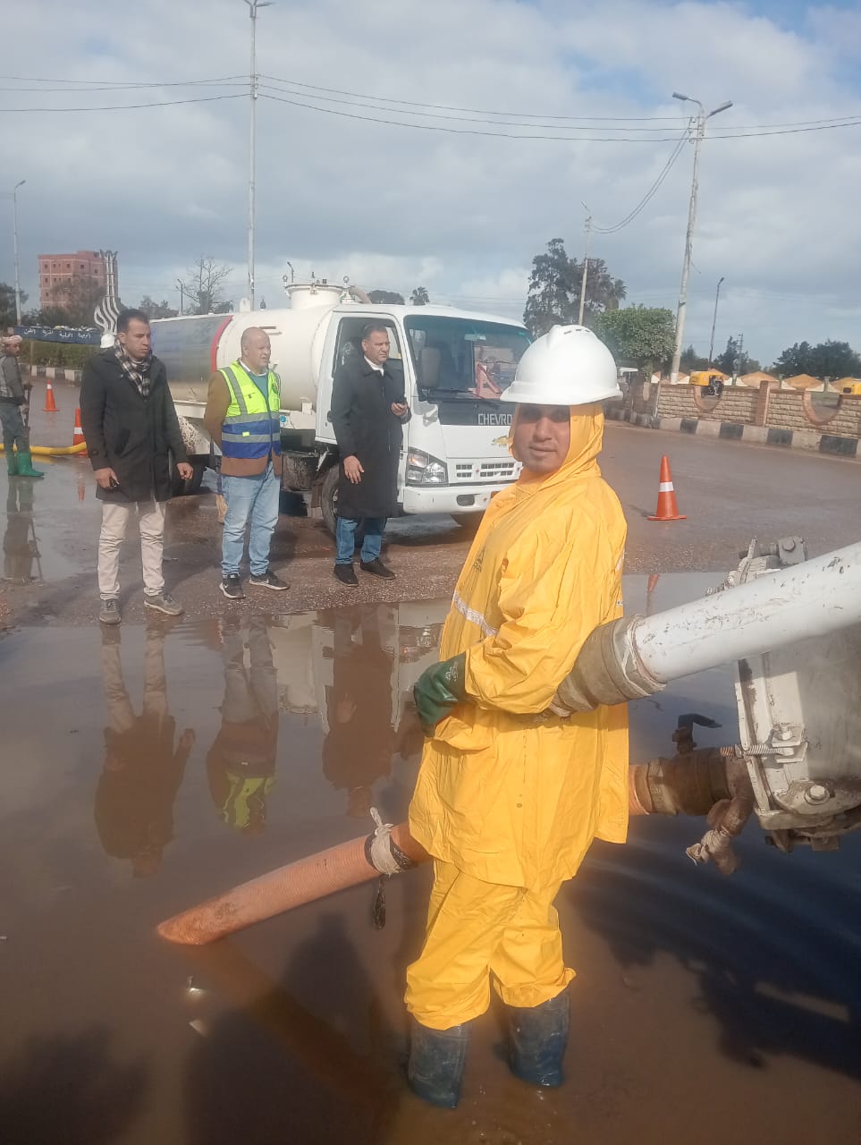 استمرار رفع مياه الامطار