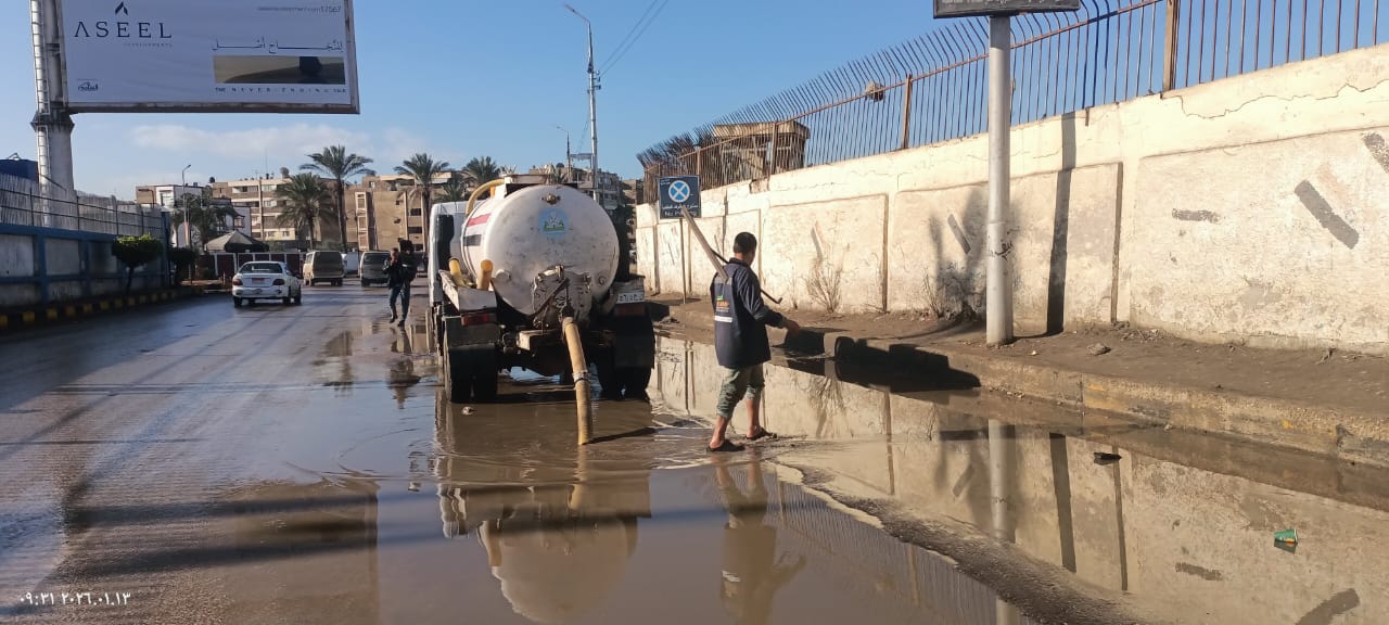 استمرار رفع مياه الأمطار بكفر الشيخ