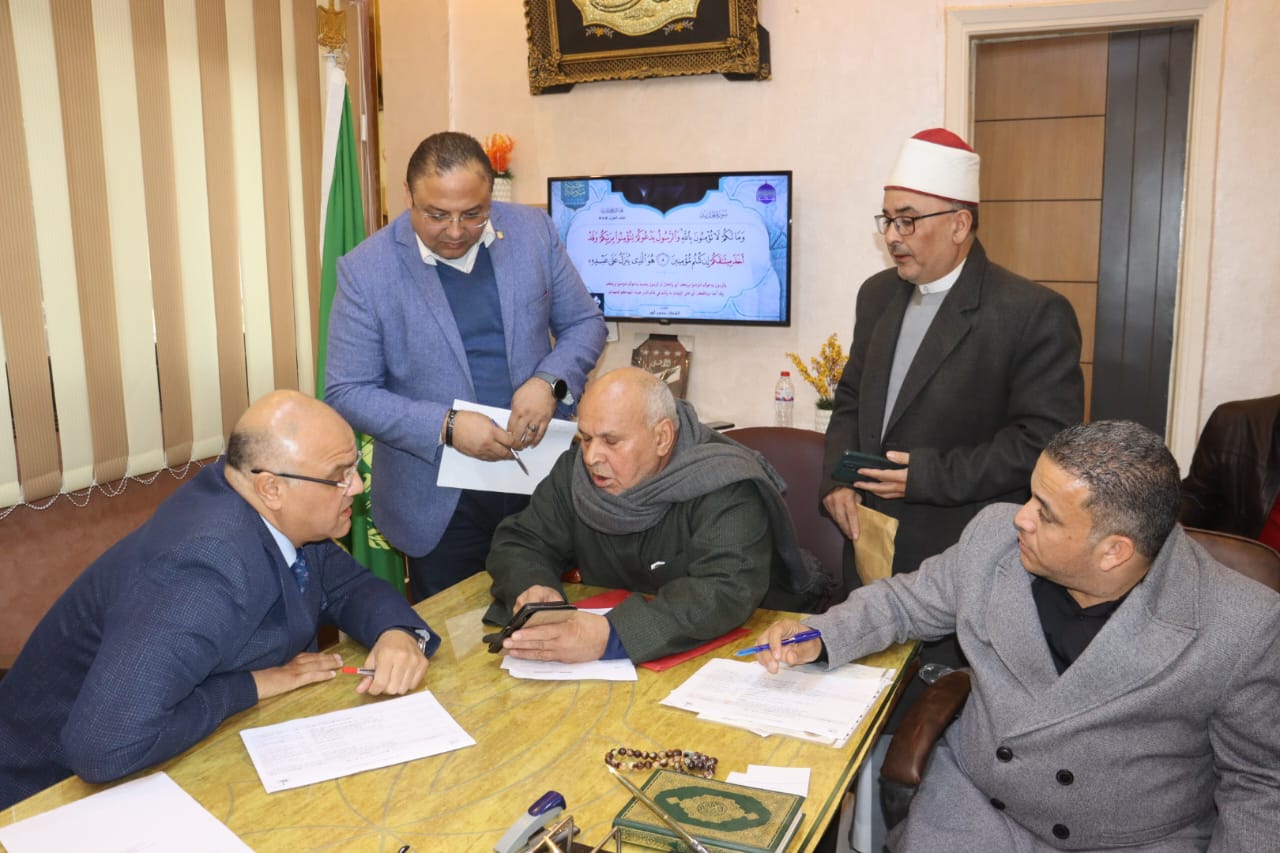 خلال استقبال المواطنين لحل مشاكلهم