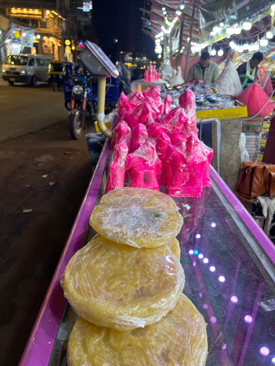 حلاوة حمرا ومشبك