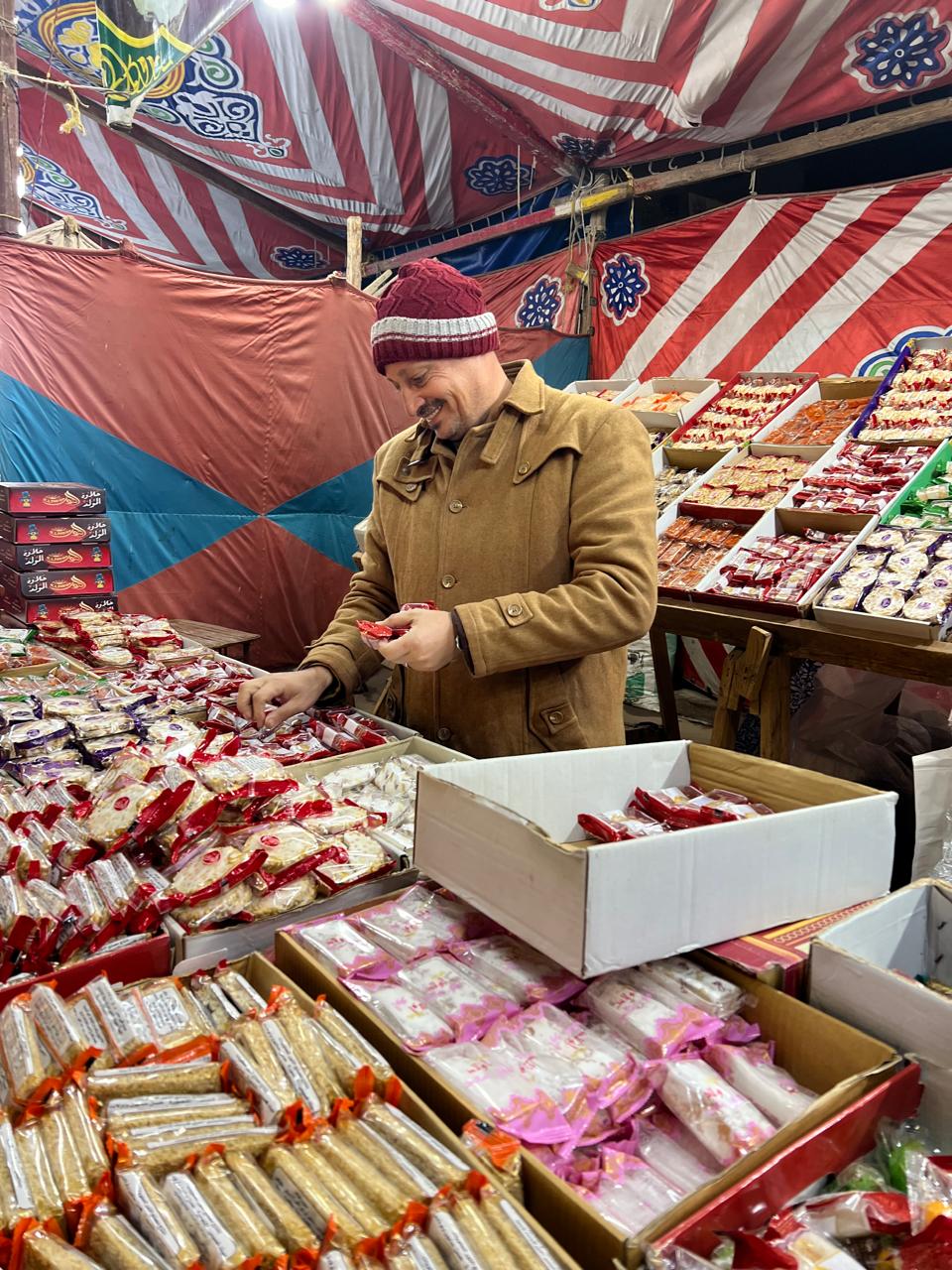 ابتسامة من احد اصحاب الشوادر