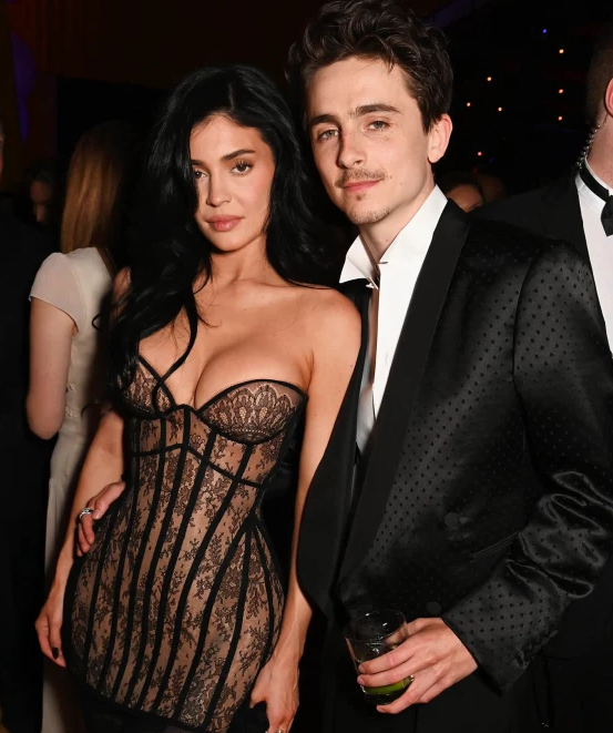 كايلي جينر مع صديقها