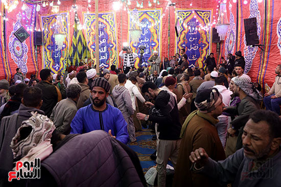 خطوات الزوار لا تتوقف