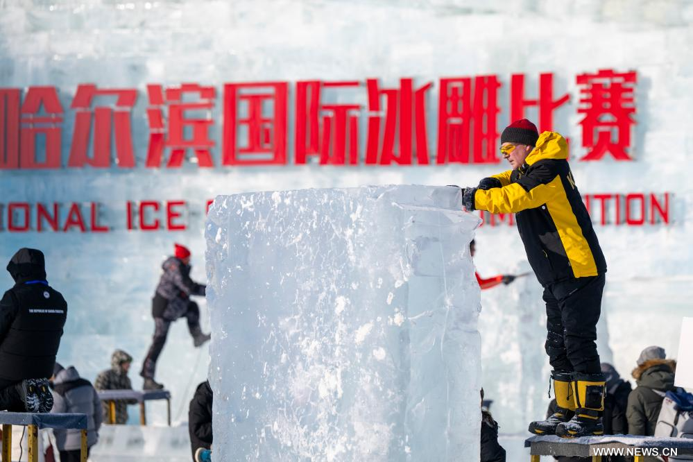 انطلاق النسخة الـ37 لمسابقة هاربين الدولية لنحت الجليد في هاربين الصينية (3)