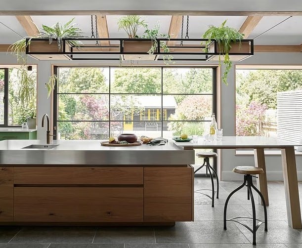 التخزين بالسقف