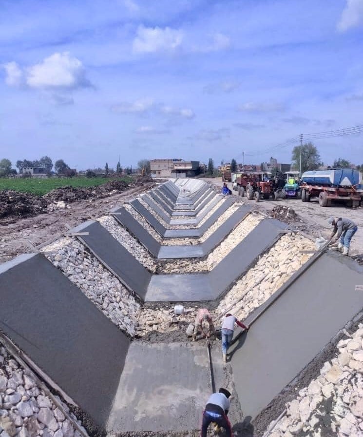 الأعمال الجارية لتبطين الترع
