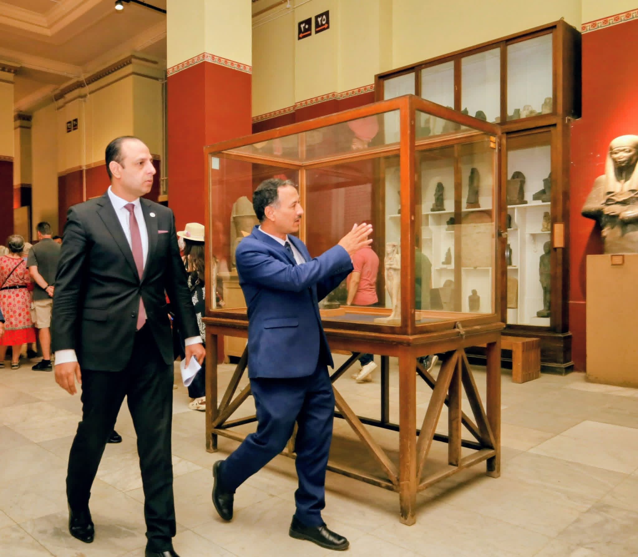 النيابة الإدارية تعاين المتحف المصري (3)