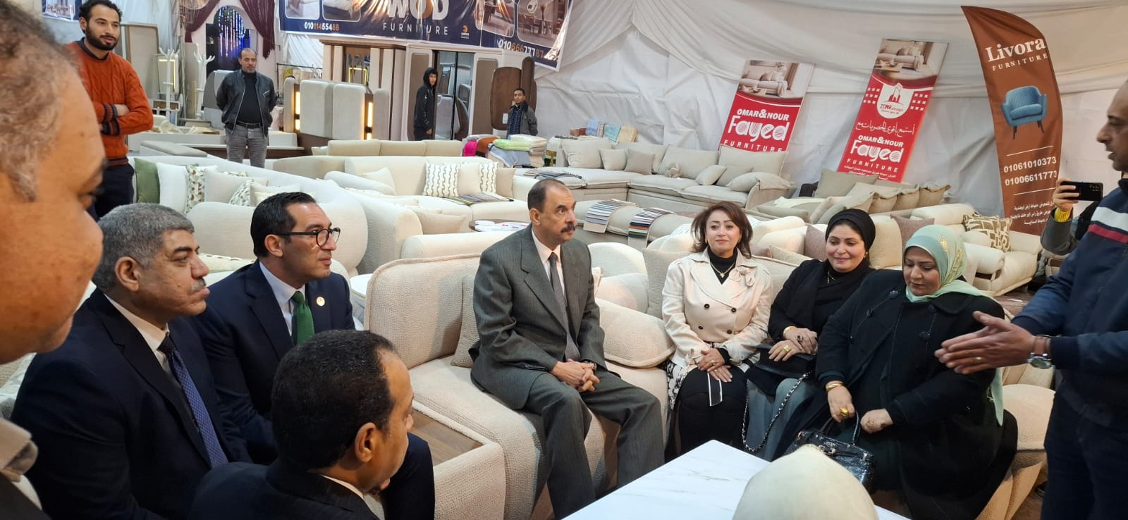 محافظ سوهاج يستمع للشرح