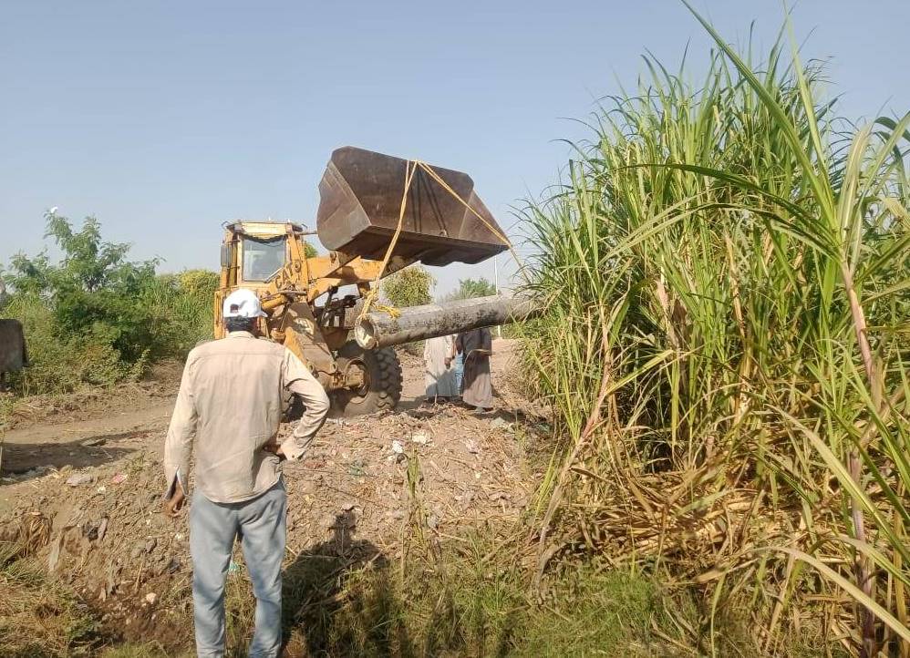 أعمال تمهيد الطريق البديل لجرارات قصب السكر قبل بدء الموسم بأرمنت أعمال تمهيد الطريق البديل لجرارات قصب السكر قبل بدء الموسم بأرمنت