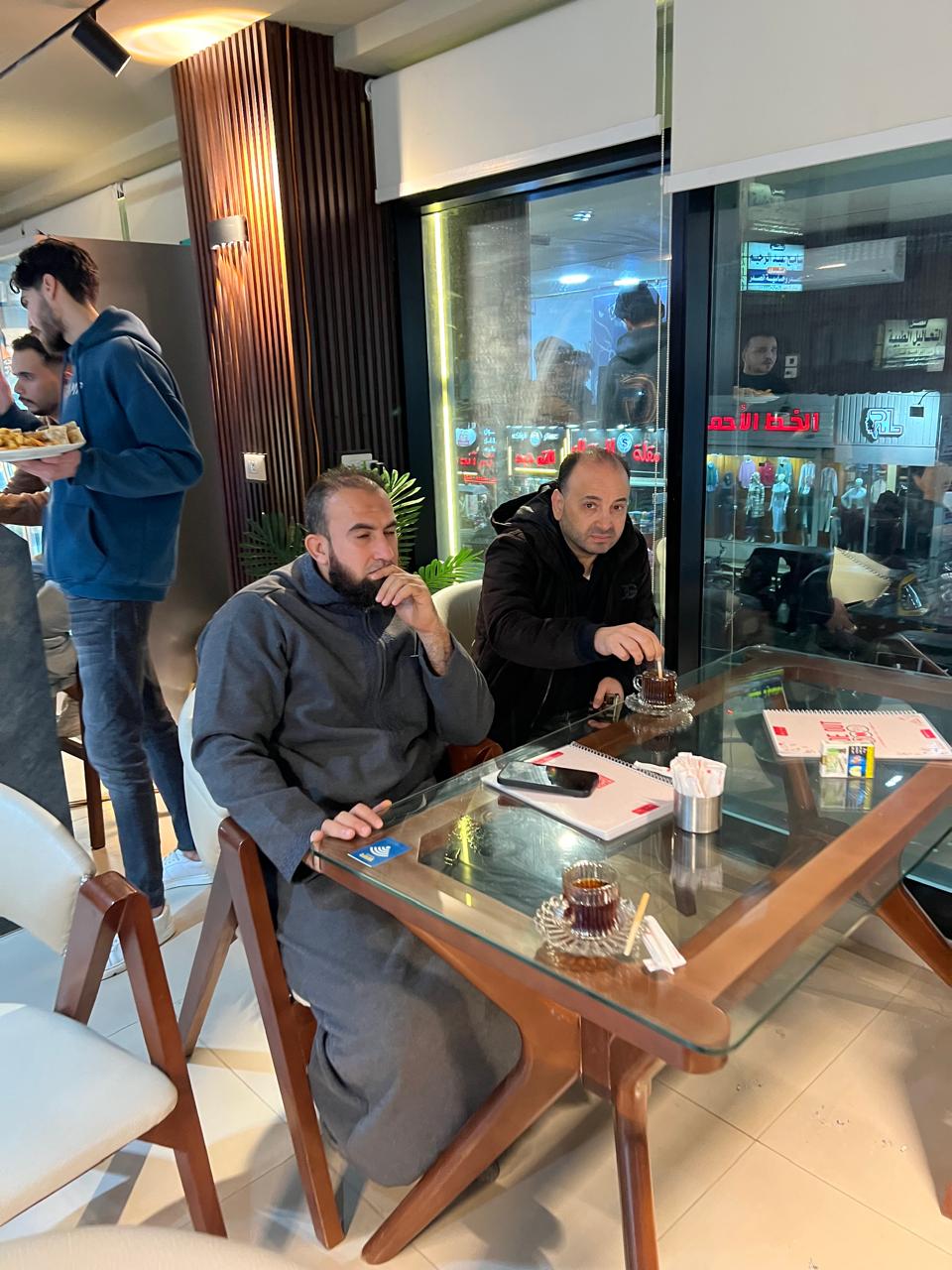 متابعة من الجميع للمباراة