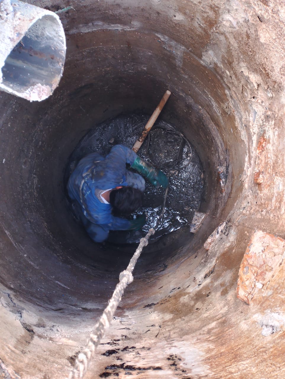 صيانة شبكة الصرف الصحي ببلطيم