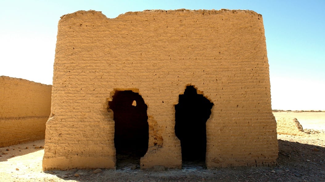 مداخل مبنى المقابر