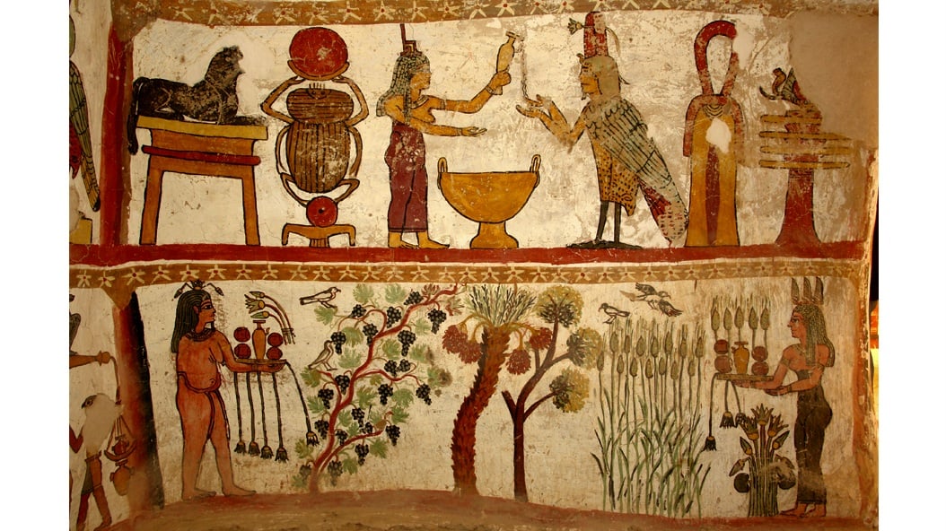 الوان المقبرة زاهية جدا 