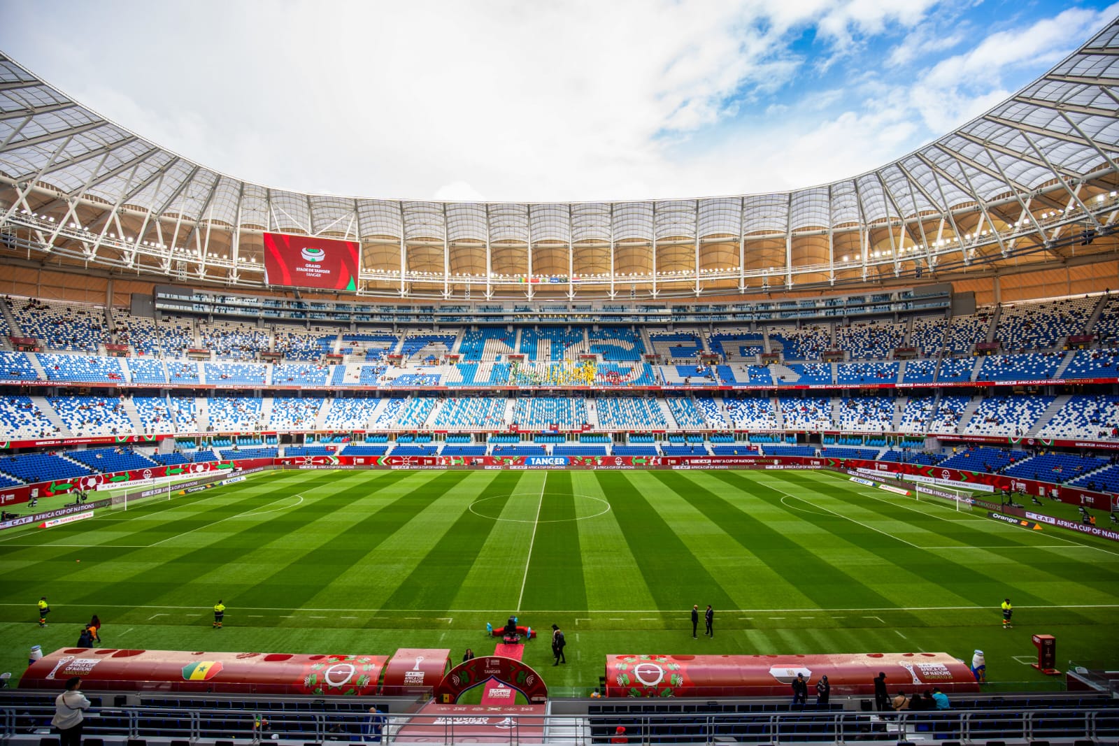 ملعب ابن بطوطة يستعد لاستقبال مباراة مصر والسنغال