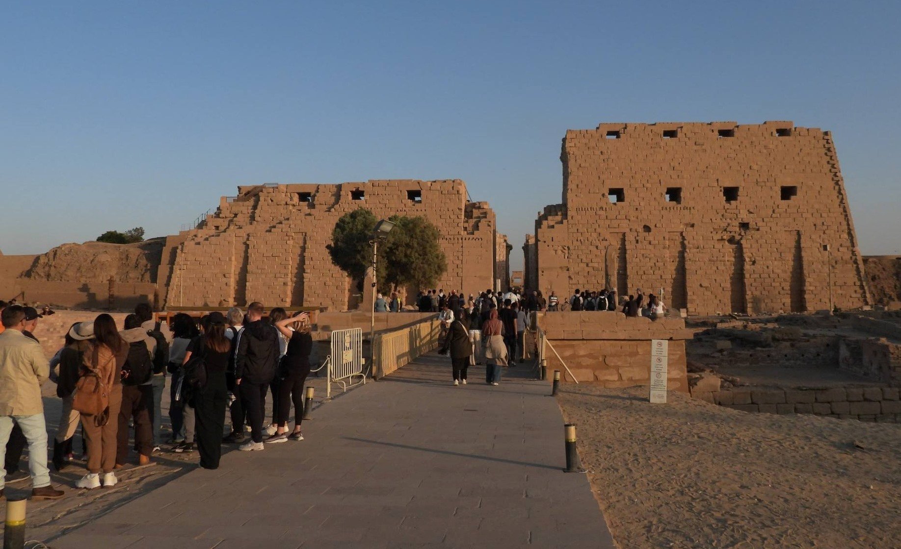 زيارات سياحية مبهجة فى قلب معابد الكرنك