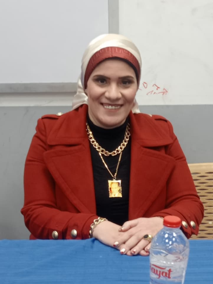 الكاتبة هند محمد