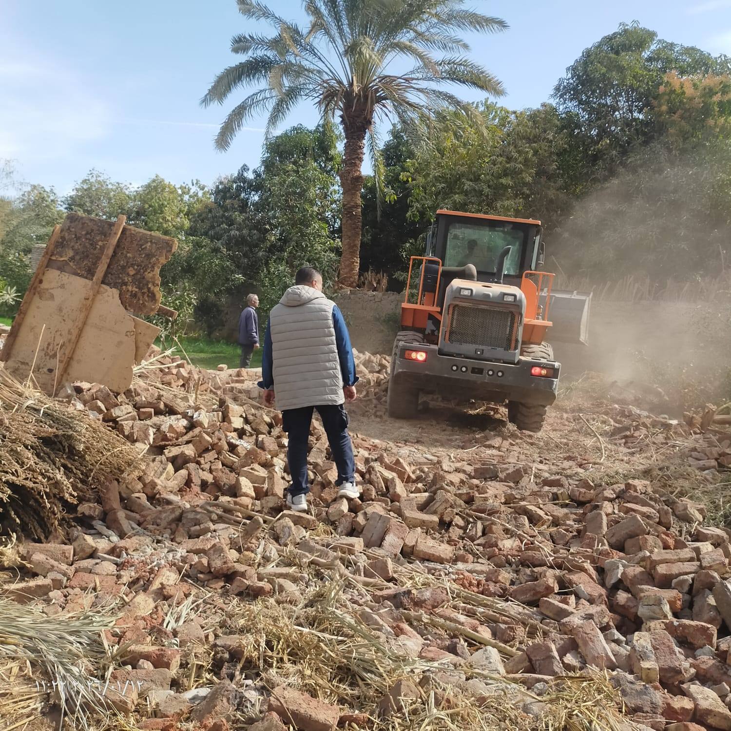 تنظيم حملات لتنفيذ 45 قرار إزالة تعديات في مركزى أرمنت والزينية