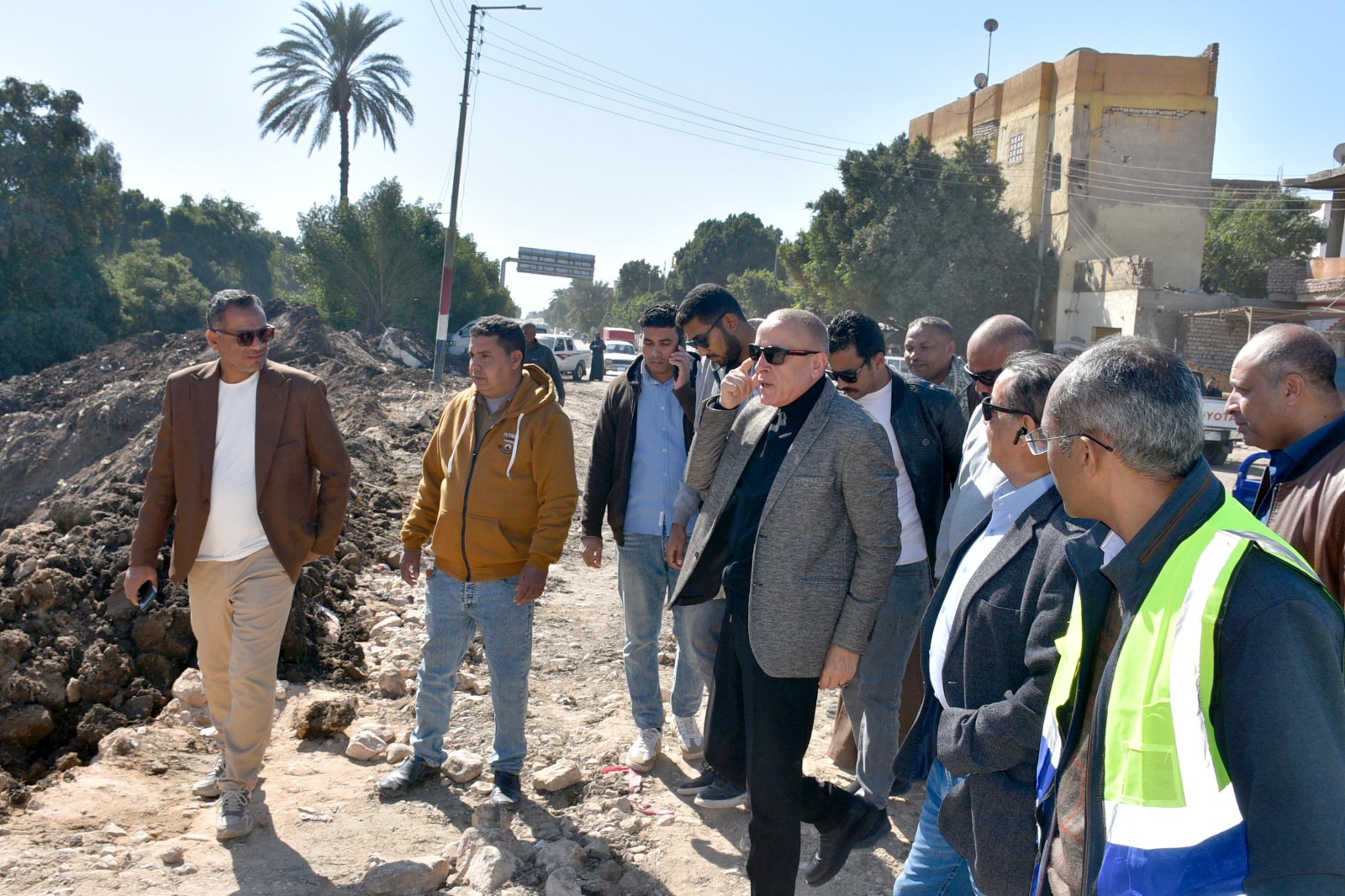 محافظ الأقصر يتفقد مشروعات الري وتوسعات كورنيش البر الغربي بمدينة القرنة