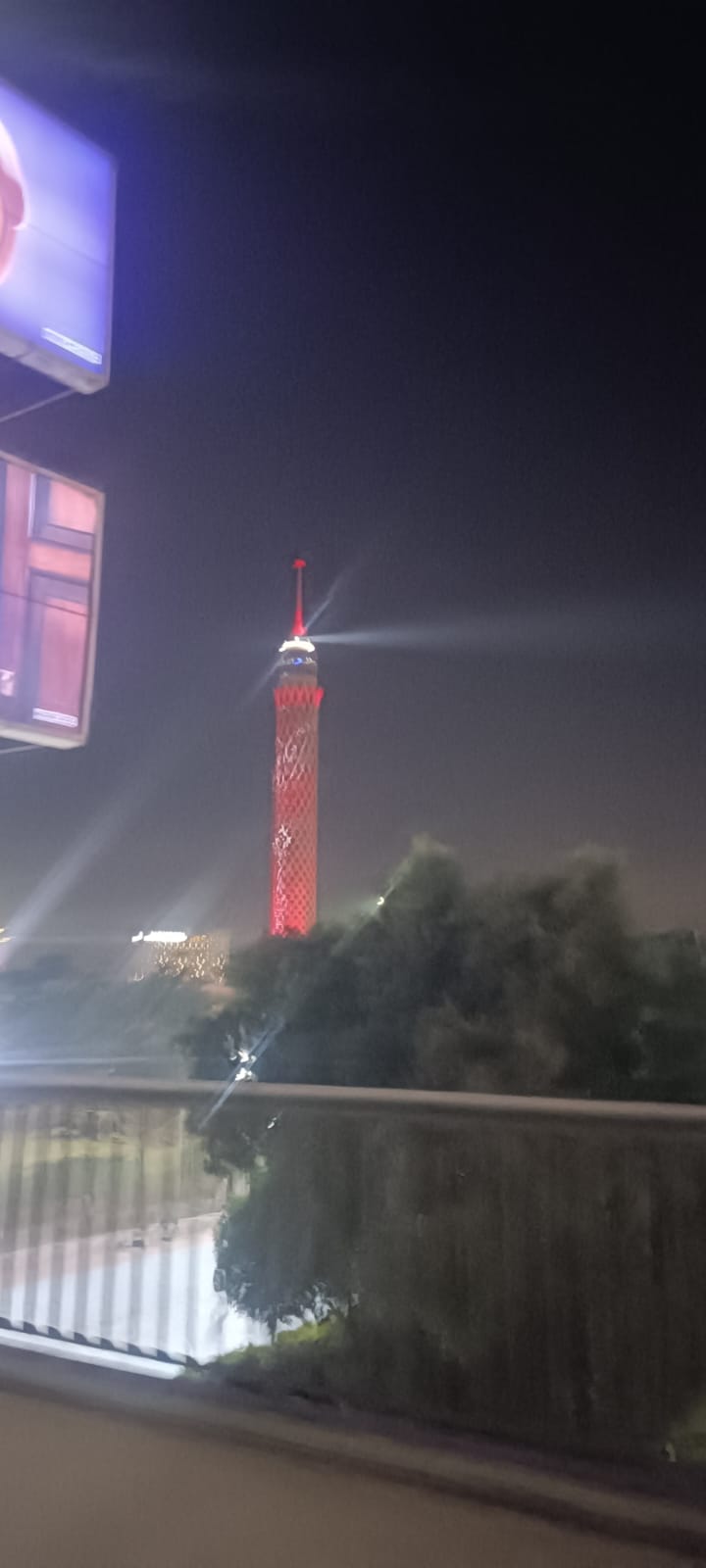 برج القاهرة مضاء بعلم مصر برج القاهرة مضاء بعلم مصر