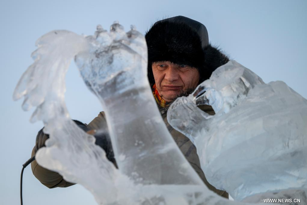 انطلاق النسخة الـ37 لمسابقة هاربين الدولية لنحت الجليد في هاربين الصينية (5)